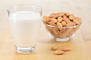 CE_milk-almonds-WEB