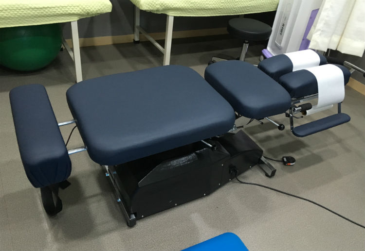 This secondary consideration includes deciding the type of table material you want for your new chiropractic table. Overall, you have two general options: wood and metal.